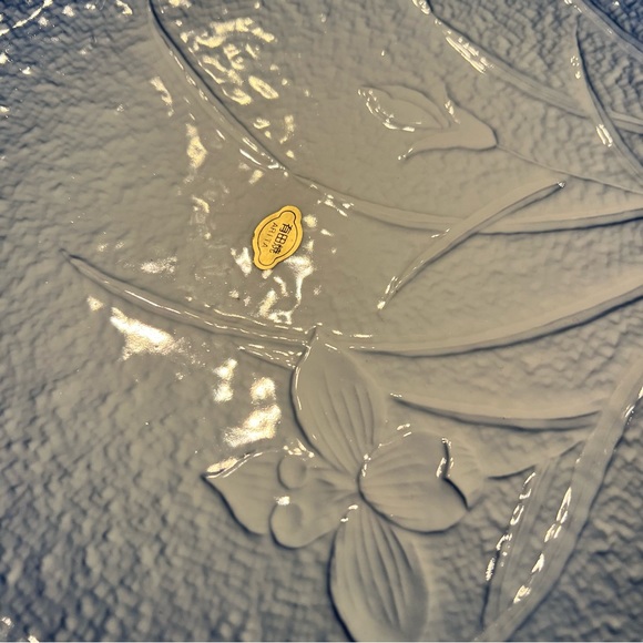 Arita Blue Iris Orchid Flower Embossed Plate Japanese 12" D X 2" H - Picture 2 of 3